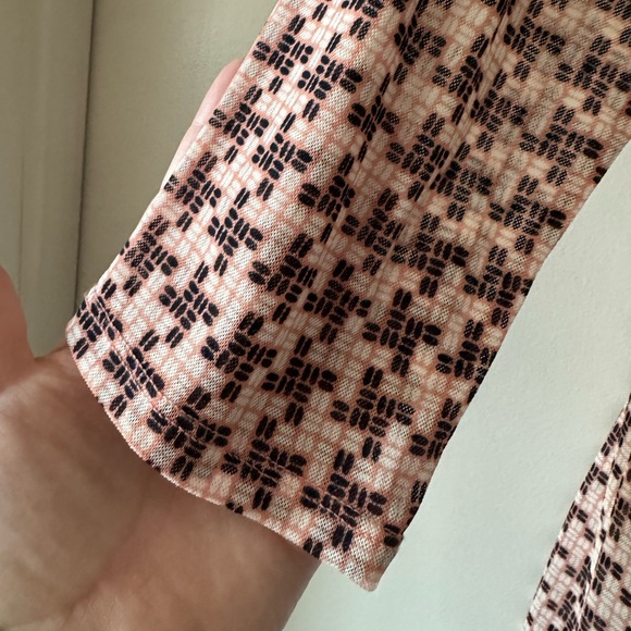 EUC The Limited Ruffle Detail V-Neck Too - Picture 4 of 6